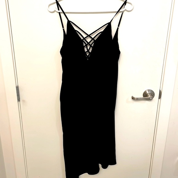 Little black dress 🖤 - Picture 2 of 3